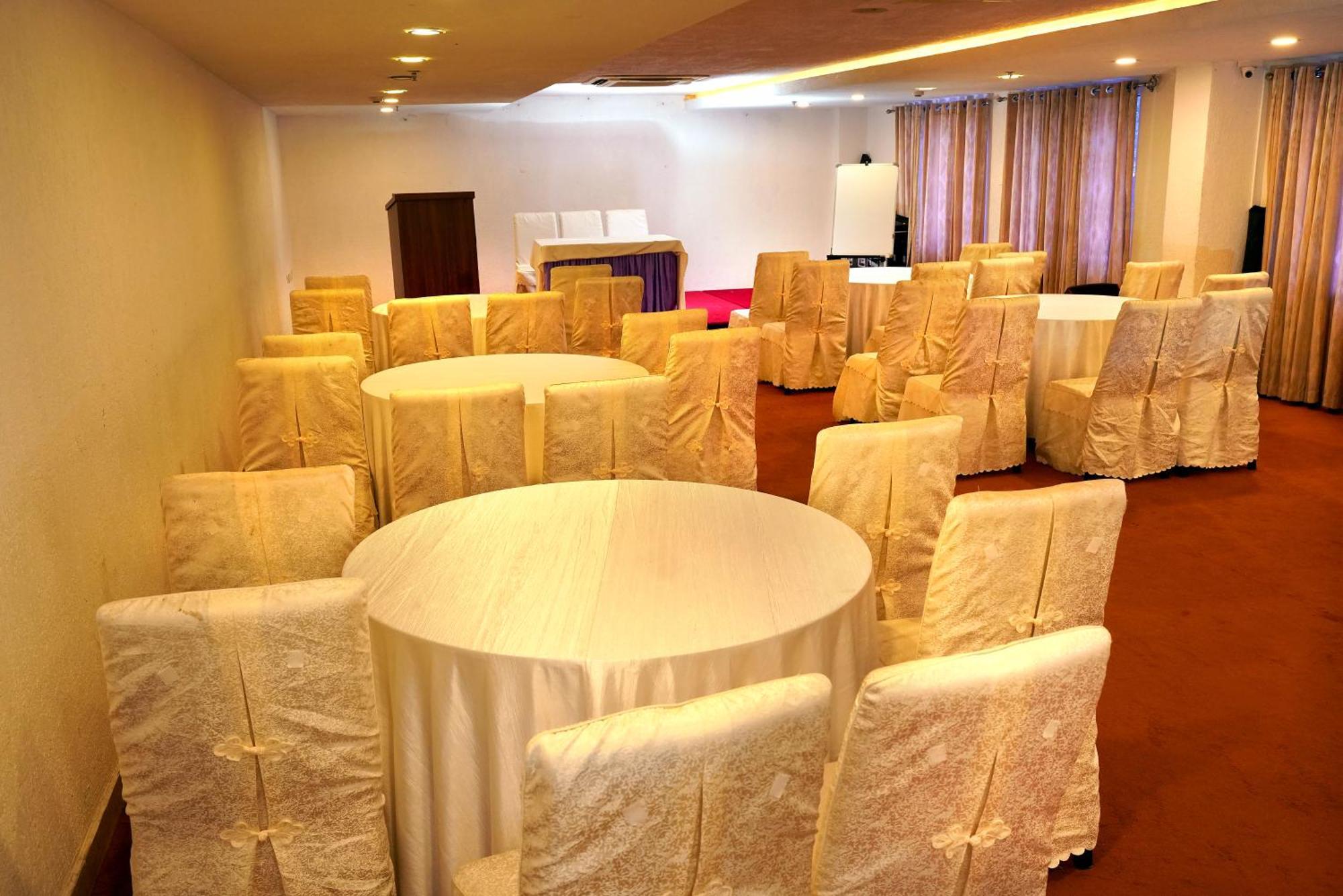 Kga Elite Continental Hotel Tiruvalla